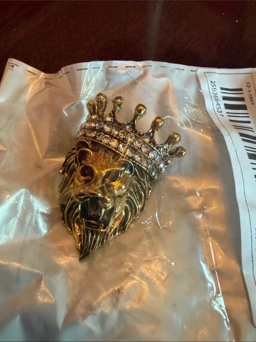 Mans Gold-Tone Lion Head Brooch with Rhinestone Crown